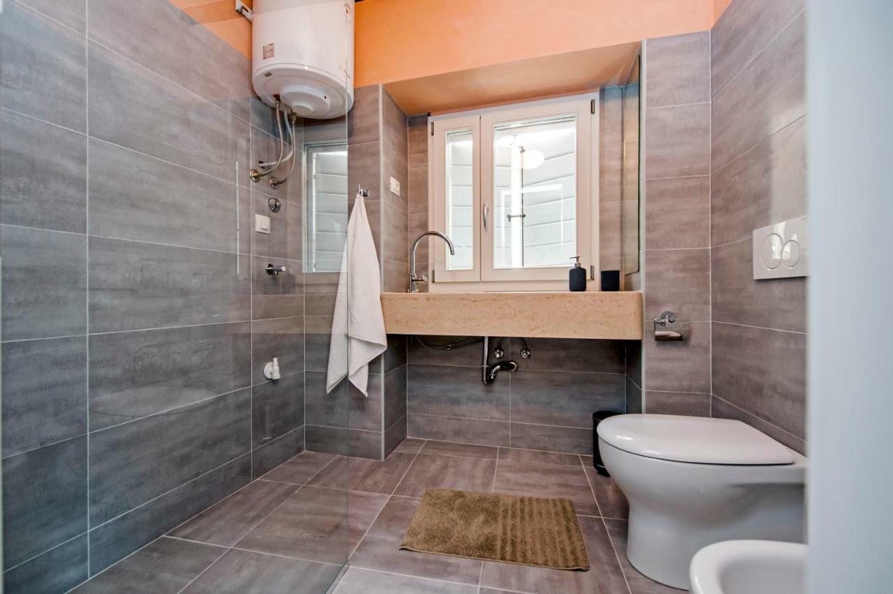Apartment And Ca' 3 Vie *